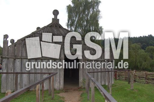 Slawenburg_Gross_Raden_Tempel_02.jpg